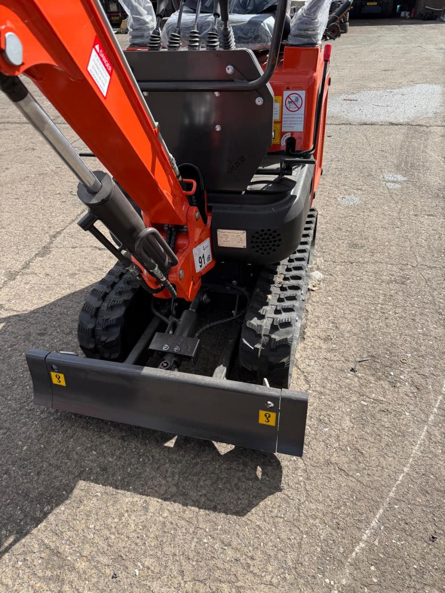800kg Servo Controlled Mini Digger
