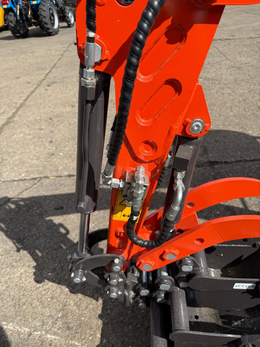 800kg Servo Controlled Mini Digger