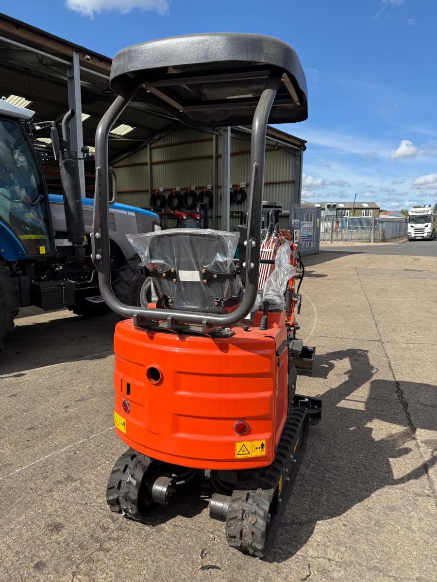 800kg Servo Controlled Mini Digger