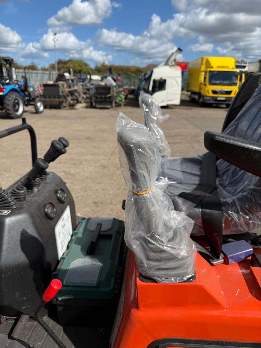 800kg Servo Controlled Mini Digger