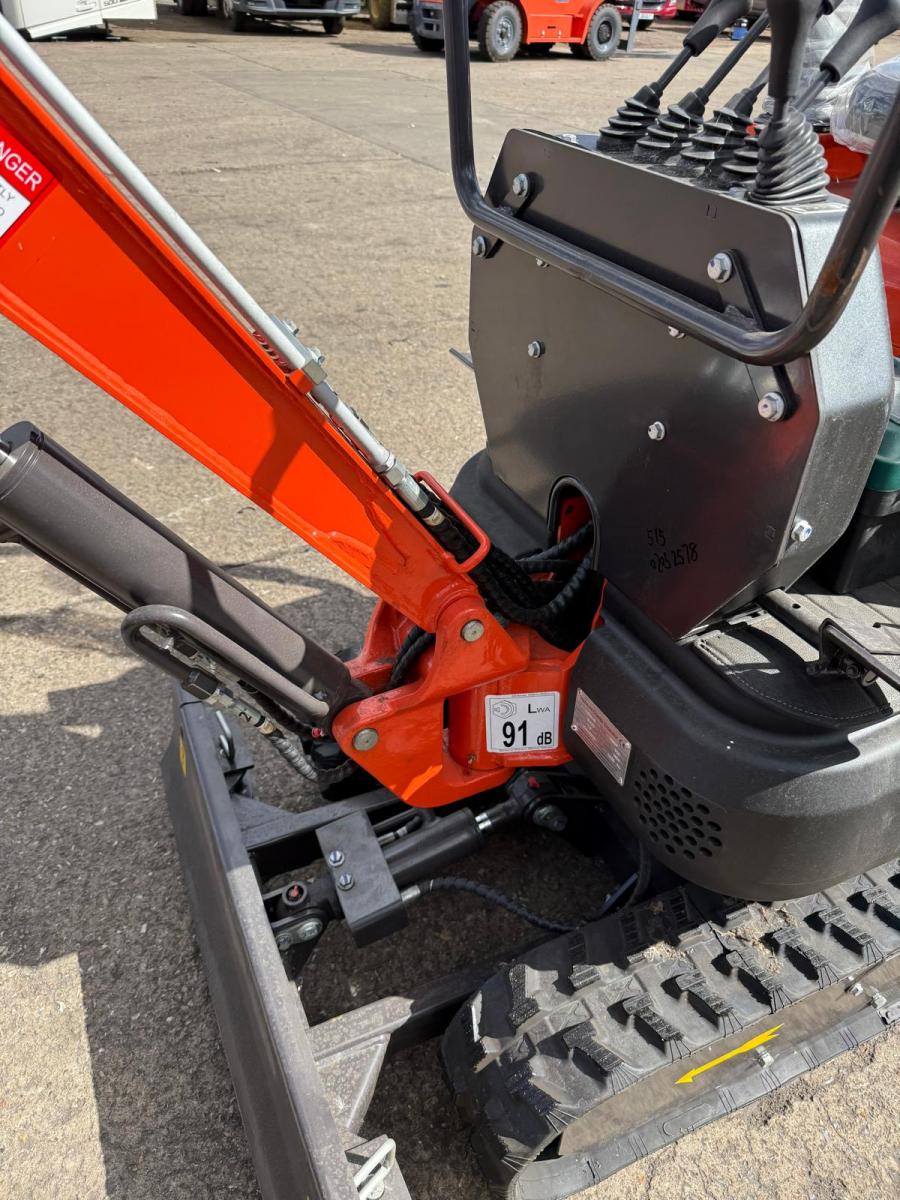 800kg Servo Controlled Mini Digger
