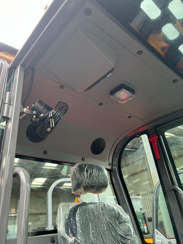 2026 HZM 810B 1 TONNE LIFT MINI LOADER